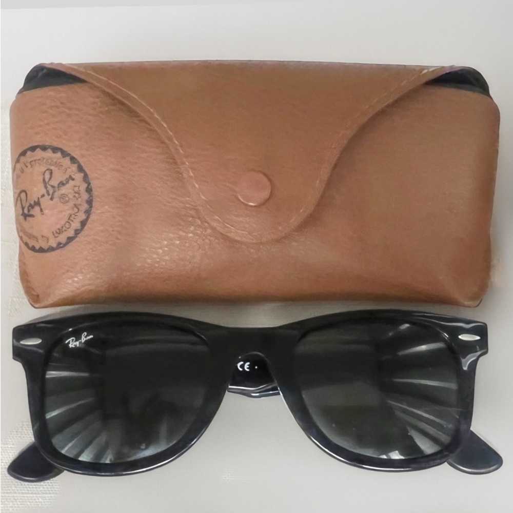 Ray-Ban Wayfarers Black Sunglasses with Brown Case (new)